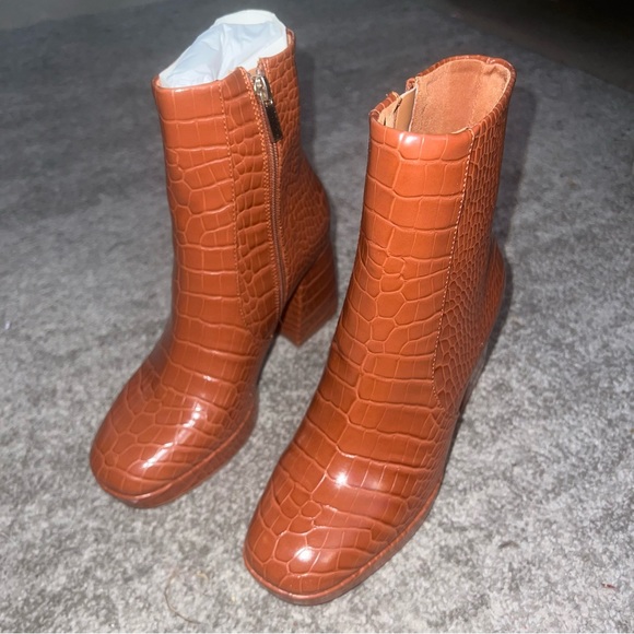 NEW BROWN PLATFORM CROC ANKLE BOOTS - Picture 4 of 5